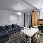 Lora's Place Napoca 아파트
